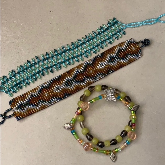 Beaded bracelets lot of 3 - Picture 2 of 2